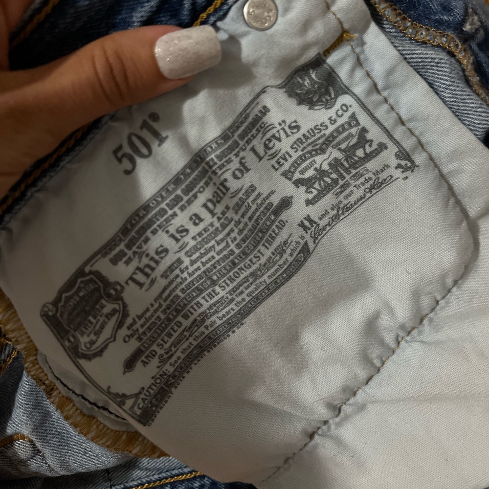 Levi’s - 501 Jean Shorts - Picture 3 of 3